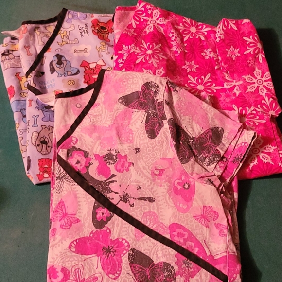 16 Size large scrub tops - Picture 1 of 4